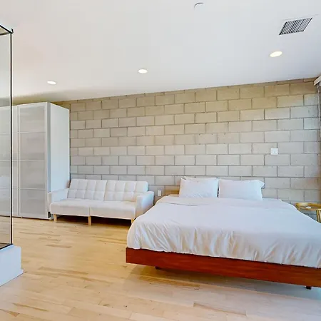 Modern Loft-Style Townhouse In Los Angeles Exterior photo