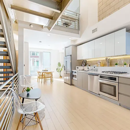 Modern Loft-Style Townhouse In Los Angeles Exterior photo