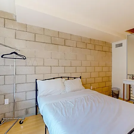 Modern Loft-Style Townhouse In Los Angeles Exterior photo