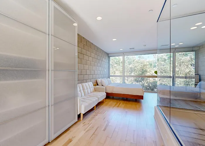 Modern Loft-Style Townhouse In Los Angeles