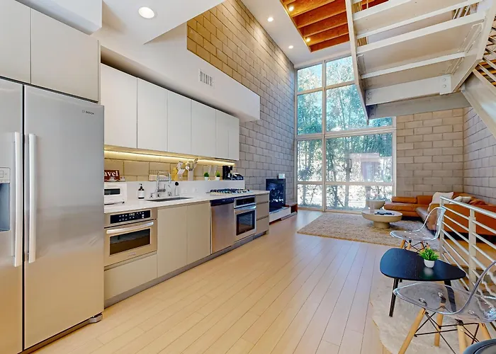 Modern Loft-Style Townhouse In Los Angeles