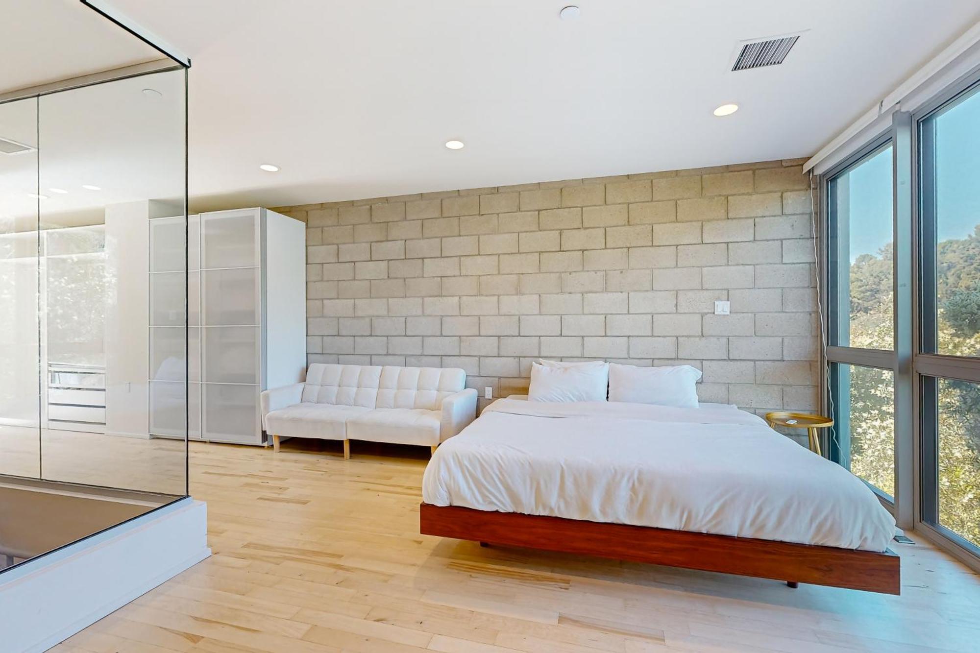 Modern Loft-style Townhouse In Angeles Holiday home *